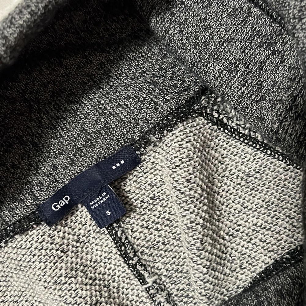 Gap Gray Sweatshirt , Size Small - image 4